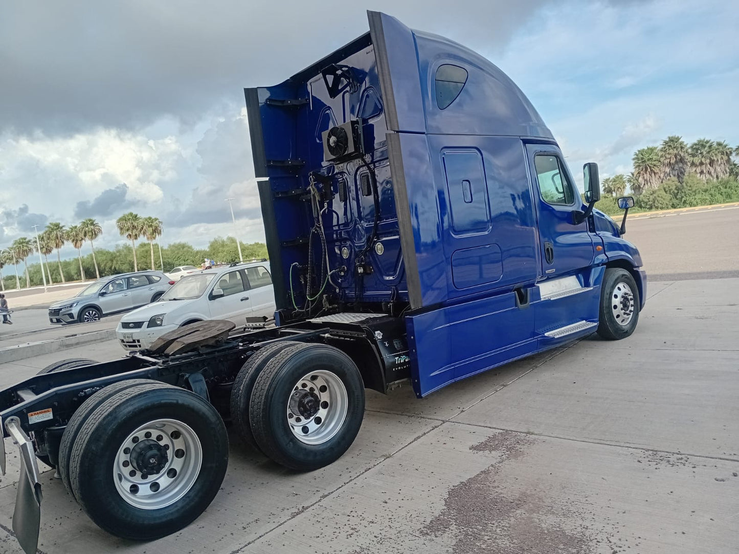 2016 Freightliner Cascadia DD15 – Frontier Equipment Sales