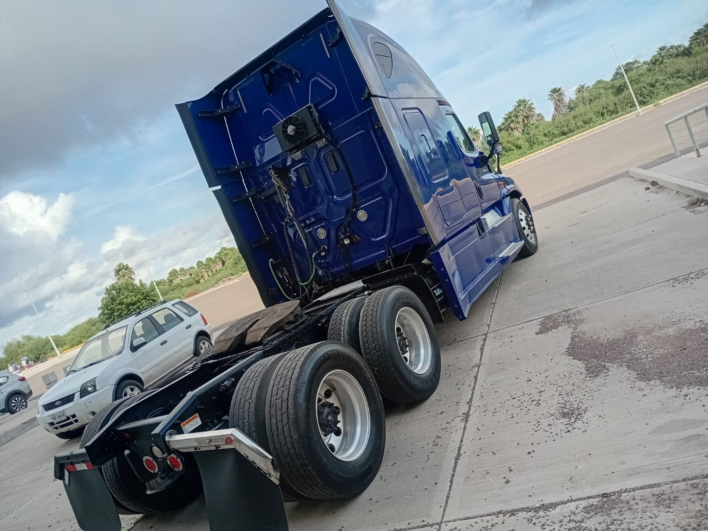 2016 Freightliner Cascadia DD15 – Frontier Equipment Sales