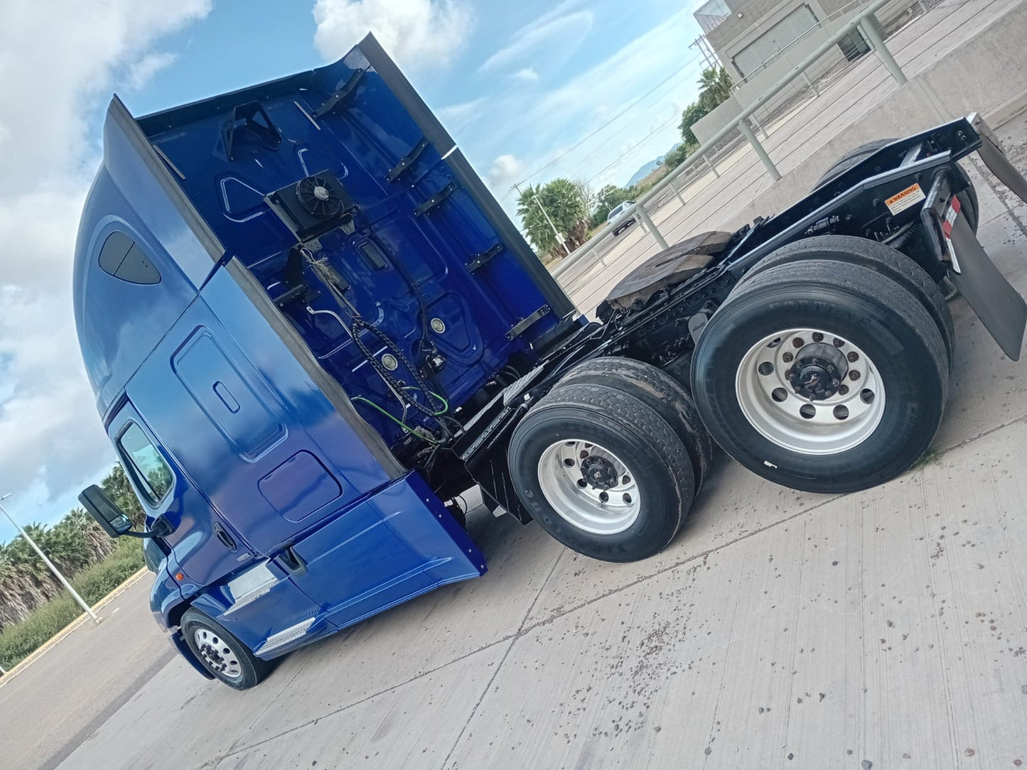 2016 Freightliner Cascadia DD15 – Frontier Equipment Sales