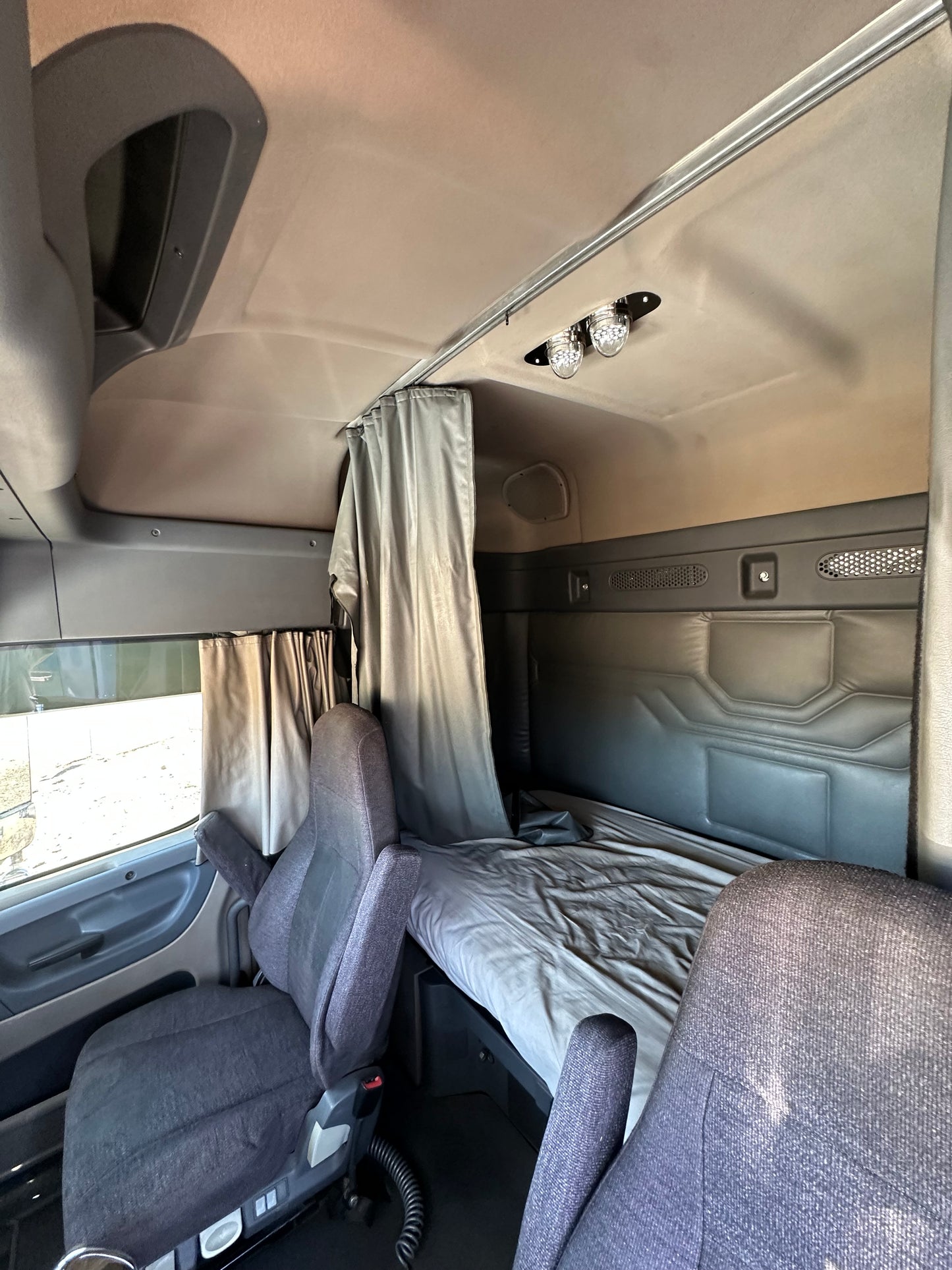 2017 Freightliner Cascadia DD15 Sleeper – Frontier Equipment Sales