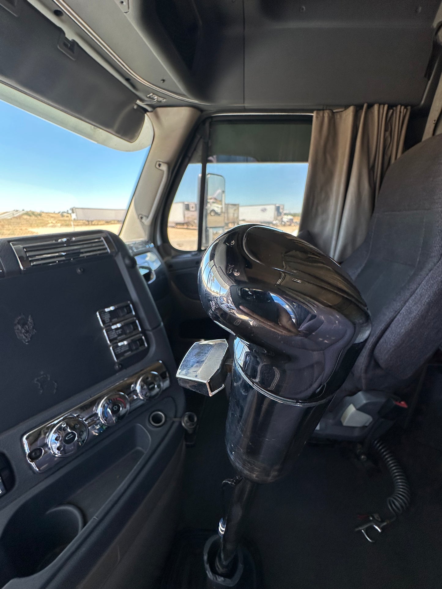 2017 Freightliner Cascadia DD15 Sleeper – Frontier Equipment Sales