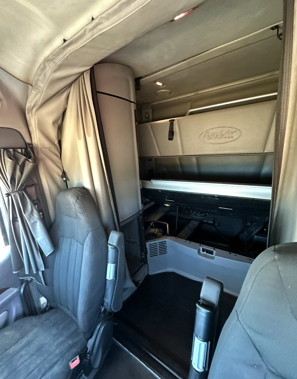 2016 Peterbilt 579 – Frontier Equipment Sales