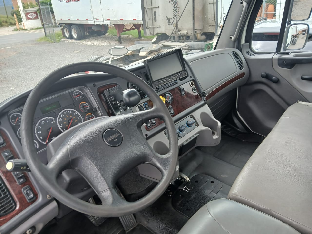 2016 Freightliner M2 con Caja Supreme 18 Ft – Frontier Equipment Sales