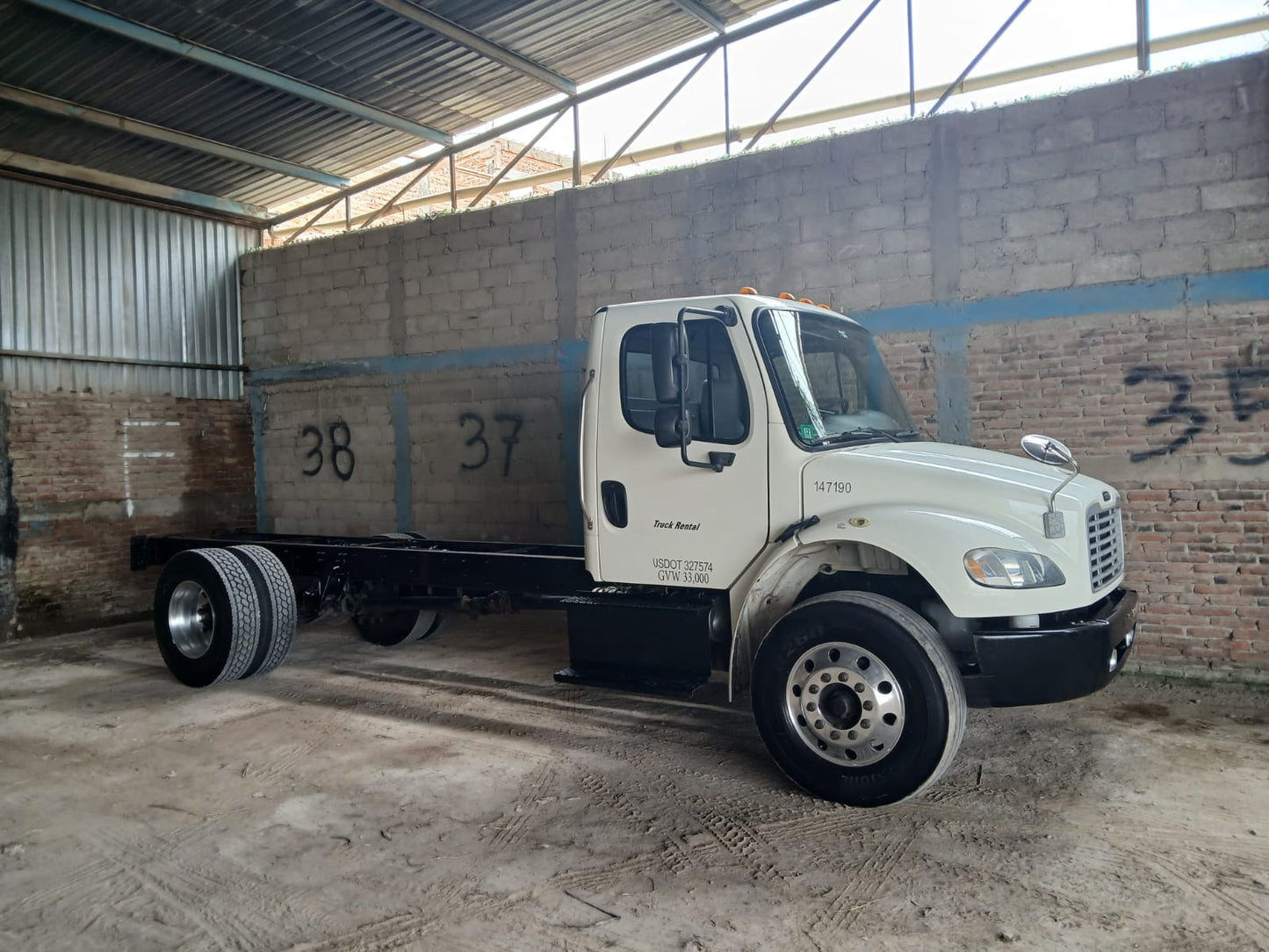 2016 Freightliner M2 con Caja Supreme 18 Ft – Frontier Equipment Sales