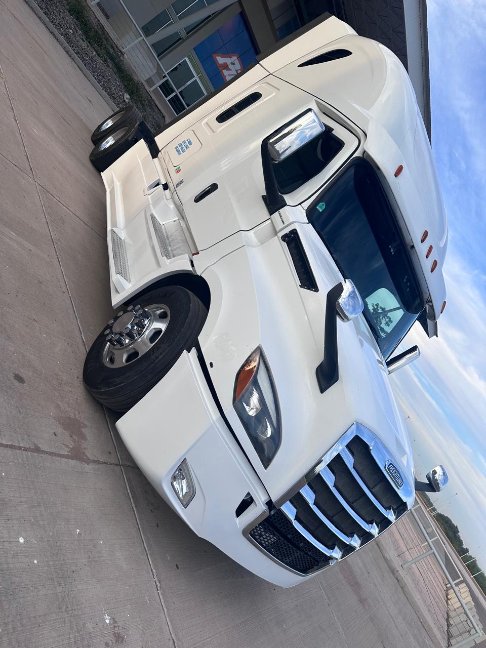 Freightliner Cascadia 2018 | Detroit DD15 | Automático