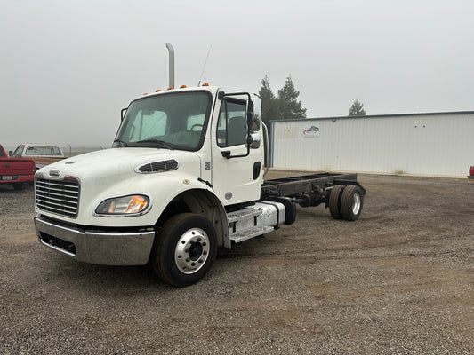 Freightliner M2 106 2018 | Motor Cummins | Automático