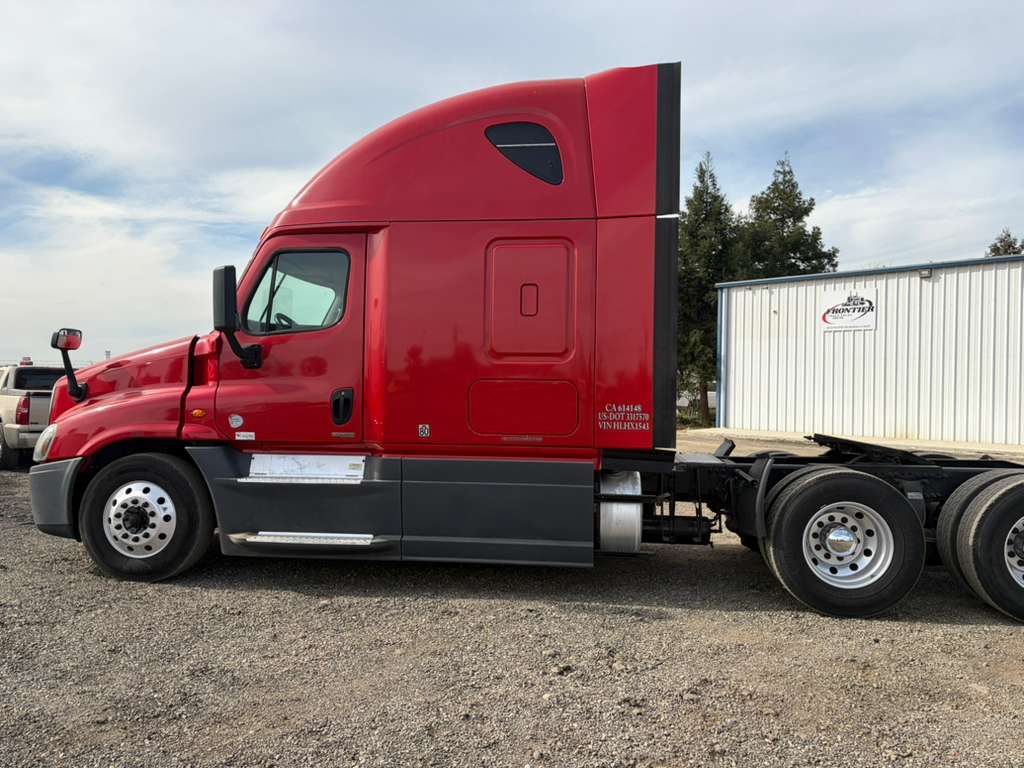 Freightliner Cascadia 2017 Raised Roof | Detroit DD15 | 10 Velocidades