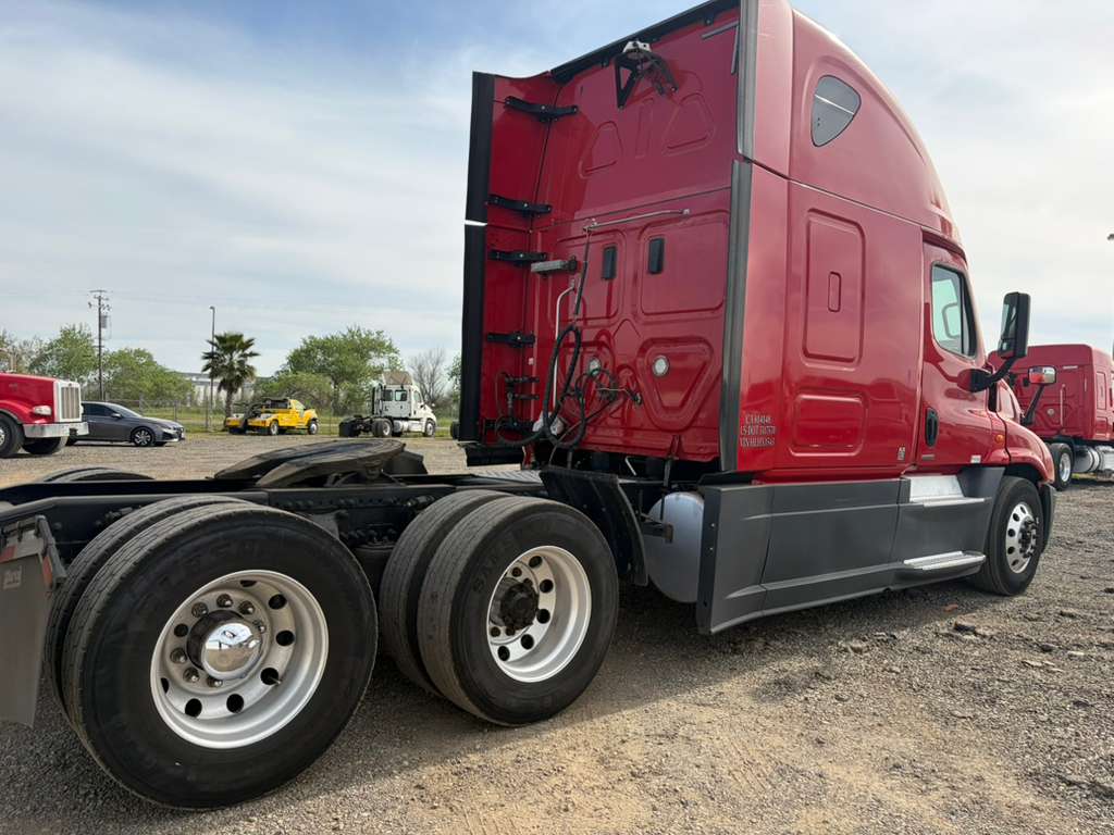 Freightliner Cascadia 2017 Raised Roof | Detroit DD15 | 10 Velocidades