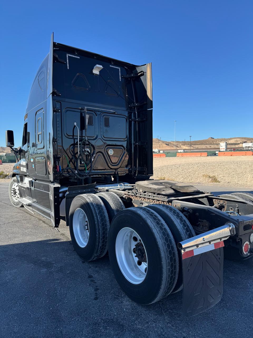 Freightliner Cascadia 2017 | Detroit DD15 | 13 Velocidades