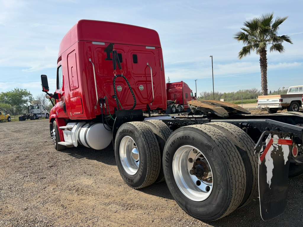 Freightliner Cascadia 2017 Mid Roof | Detroit DD13 | 10 Velocidades