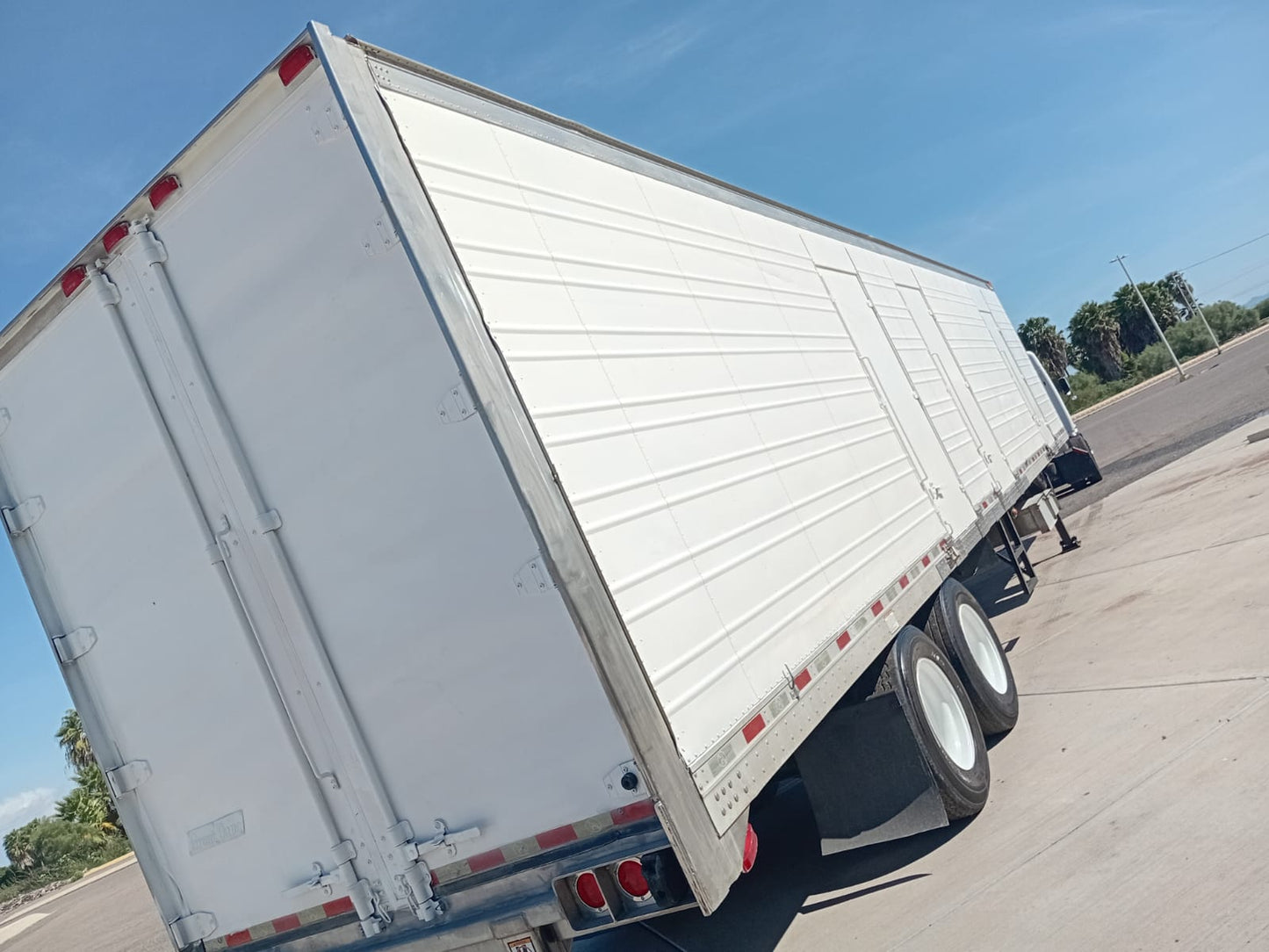 2012 Great Dane 48 FT | Thermo King Carrier Vector