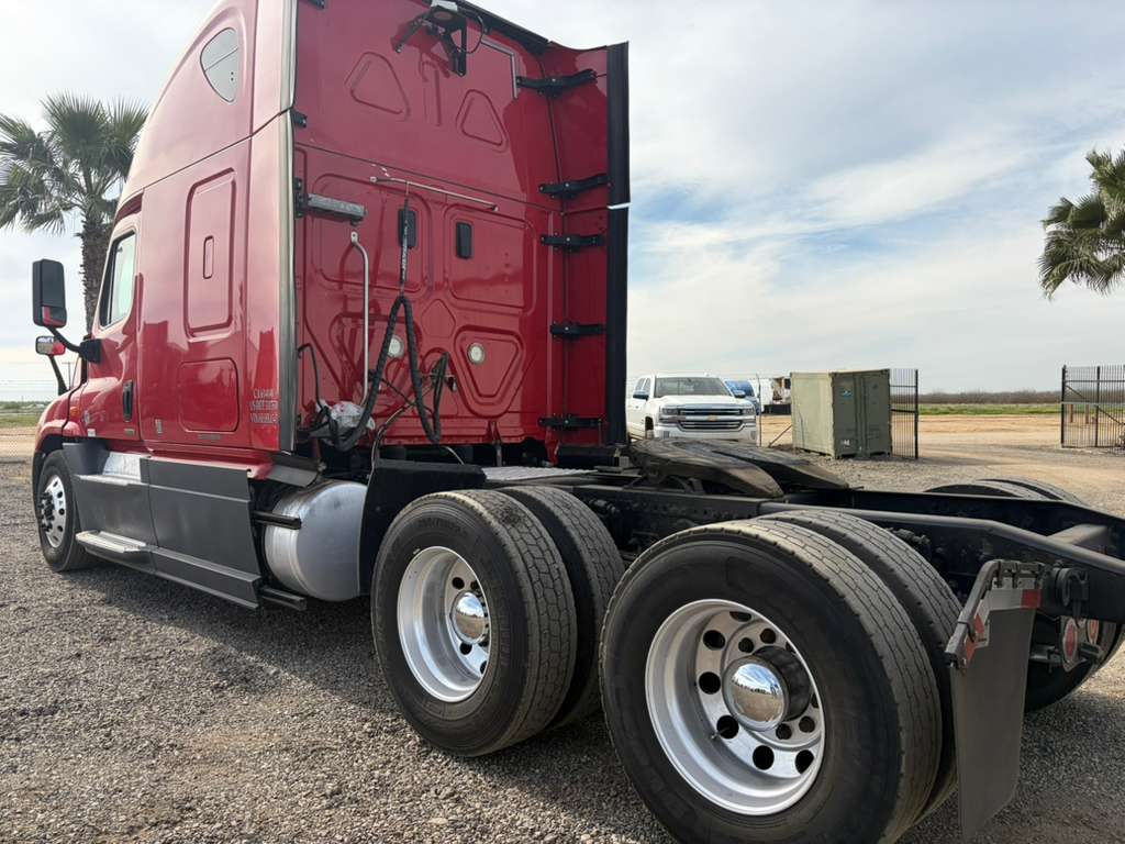 Freightliner Cascadia 2017 Raised Roof | Detroit DD15 | 10 Velocidades