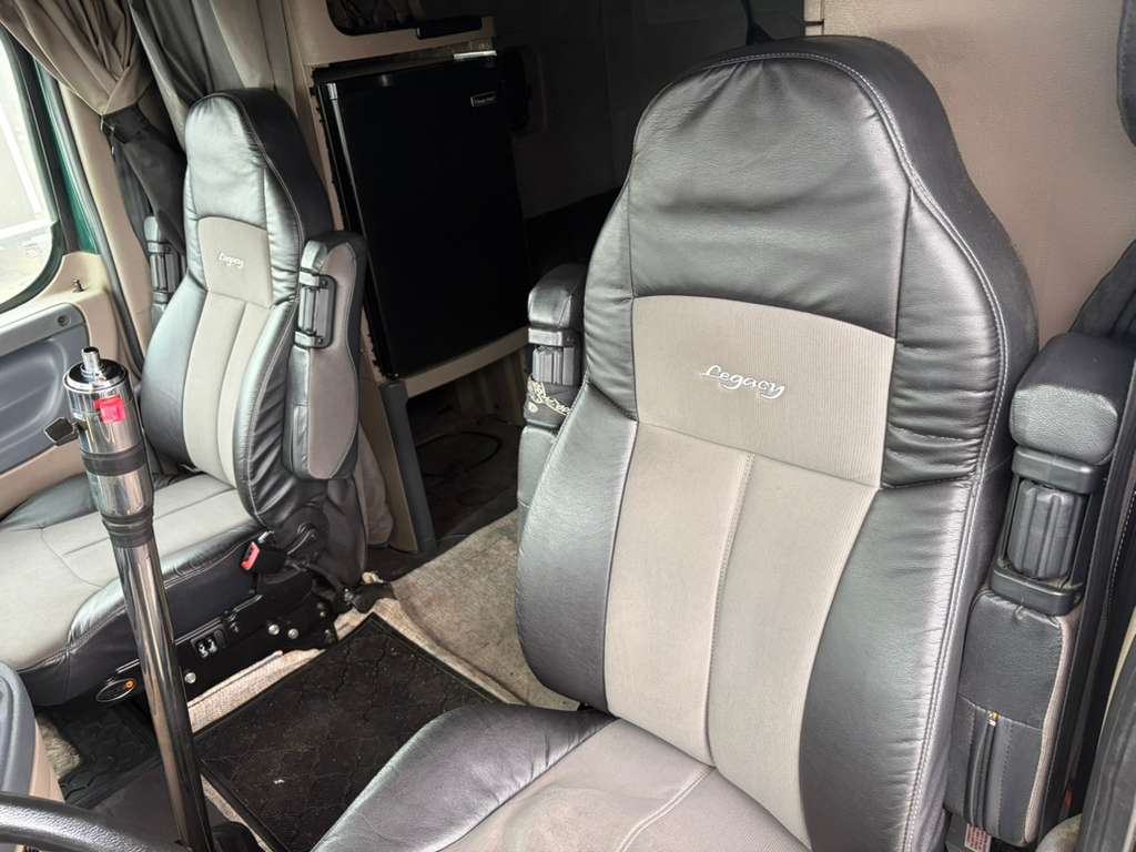 Freightliner Cascadia 2017 | Detroit DD15 | 13 Velocidades
