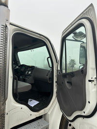 Freightliner M2 106 2018 | Motor Cummins | Automático
