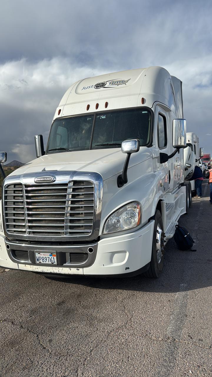 Freightliner Cascadia 2017 | Motor Detroit | Automático en Venta - Camión