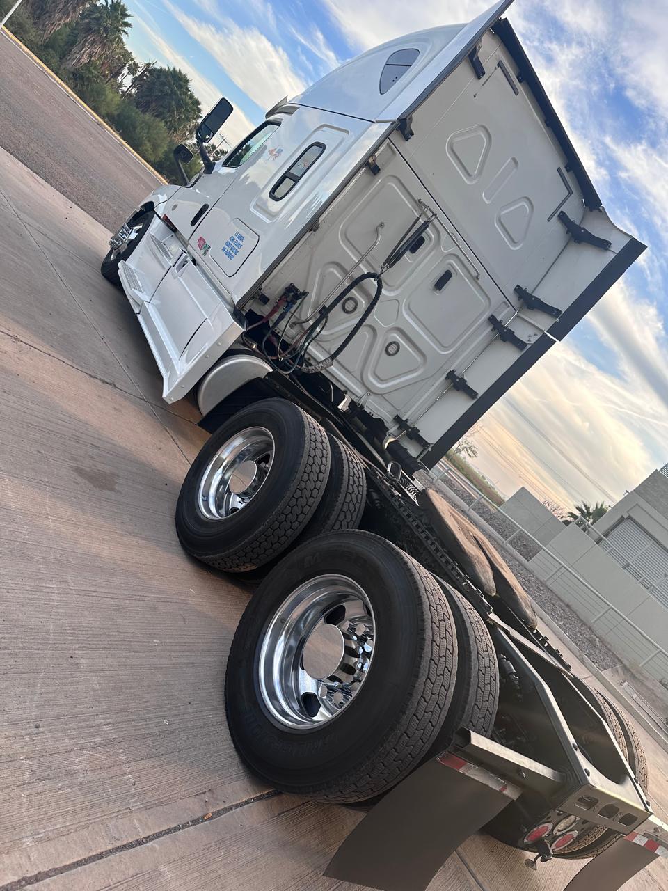 Freightliner Cascadia 2018 | Detroit DD15 | Automático