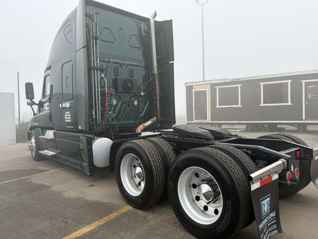 Freightliner Cascadia 2017 | Detroit DD15 | 13 Velocidades