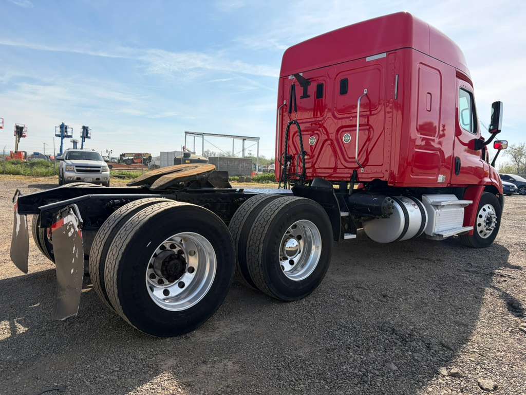Freightliner Cascadia 2017 Mid Roof | Detroit DD13 | 10 Velocidades