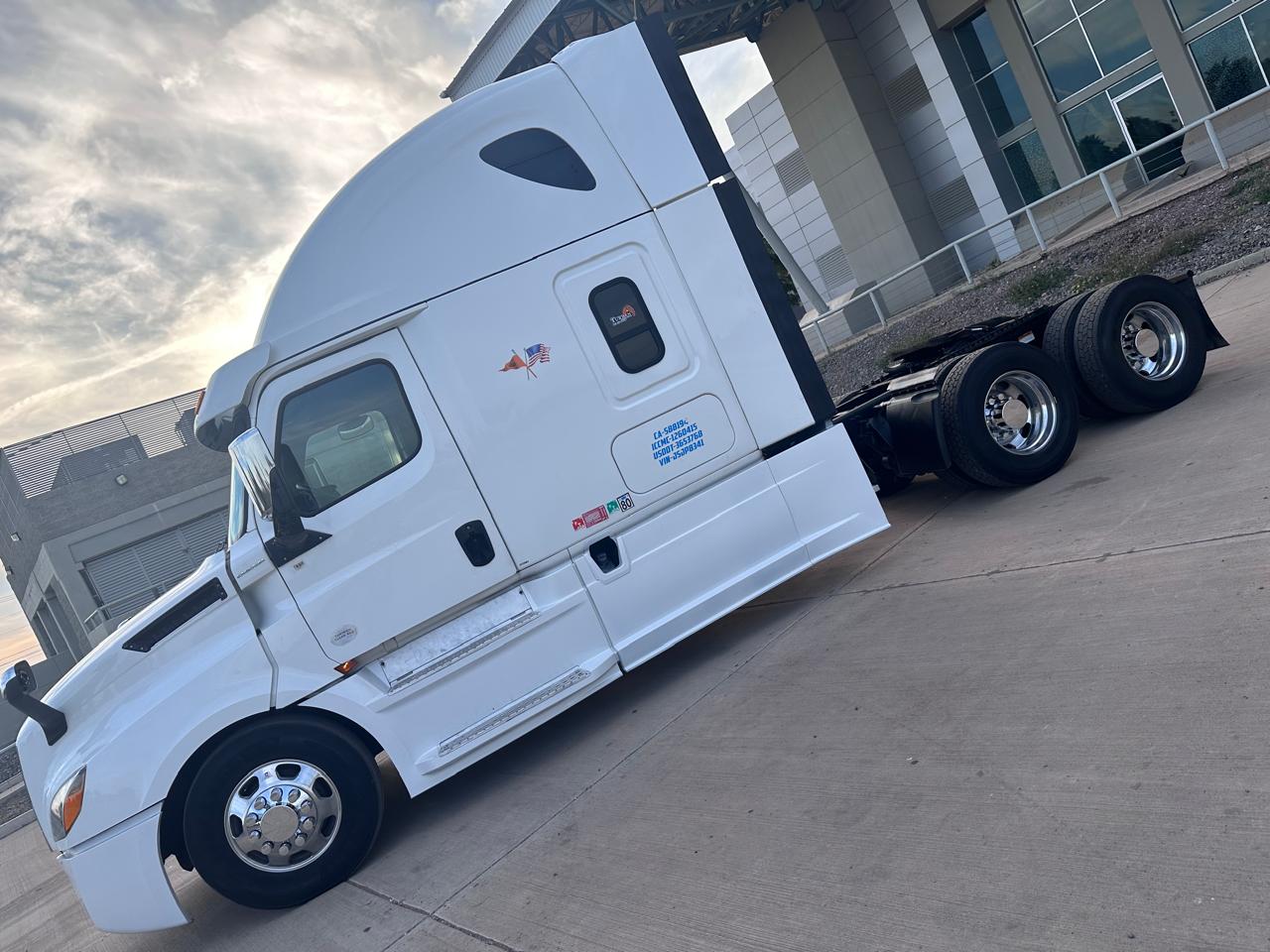 Freightliner Cascadia 2018 | Detroit DD15 | Automático