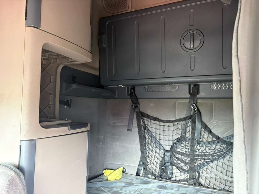Freightliner Cascadia 2017 Raised Roof | Detroit DD15 | 10 Velocidades